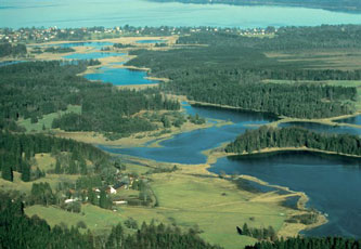 Das Bild zeigt eine Luftaufnahme der Osterseen